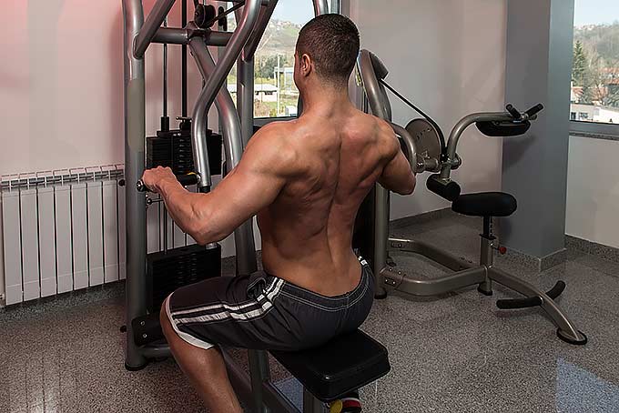A guy showing an exercise for the trapezius
